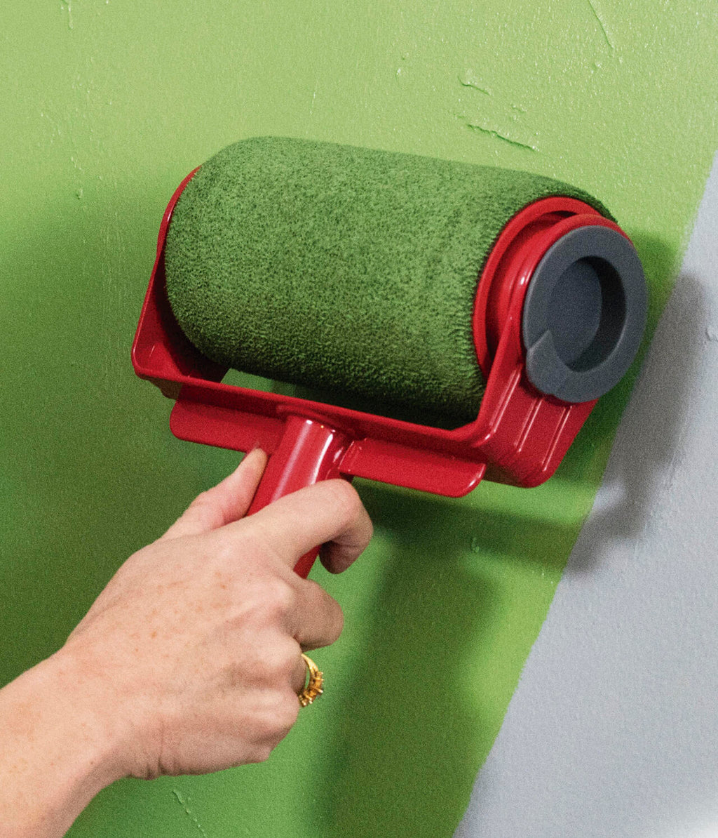 Rodillo de pintura recargable con palo extensible	para áreas difíciles