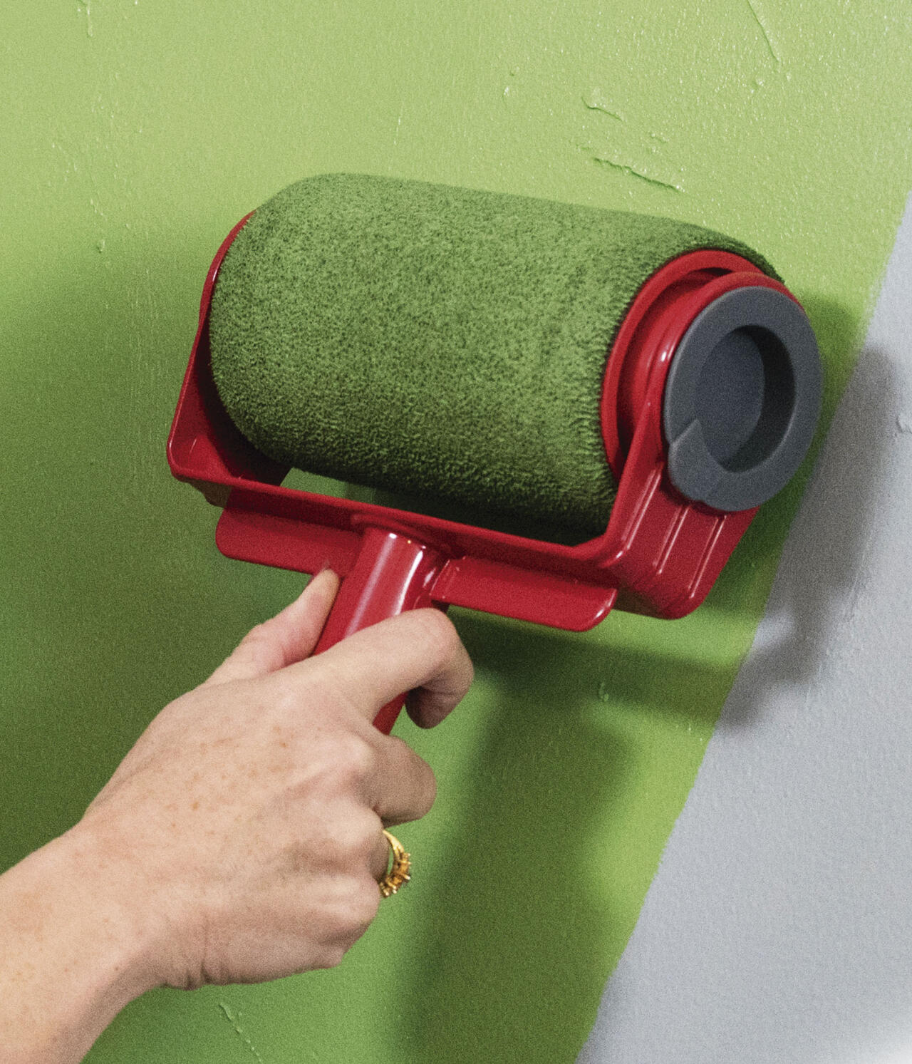 Rodillo de pintura recargable con palo extensible	para áreas difíciles